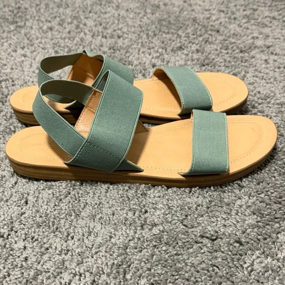 Universal Thread Strappy Sandals | Size 9 - Picture 2 of 4